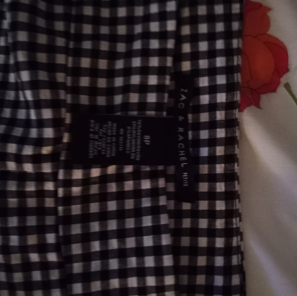 Checker board patterned Zac & Rachel Shorts - Picture 4 of 4